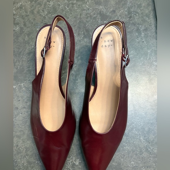 Chic Burgundy Slingback - Picture 2 of 3